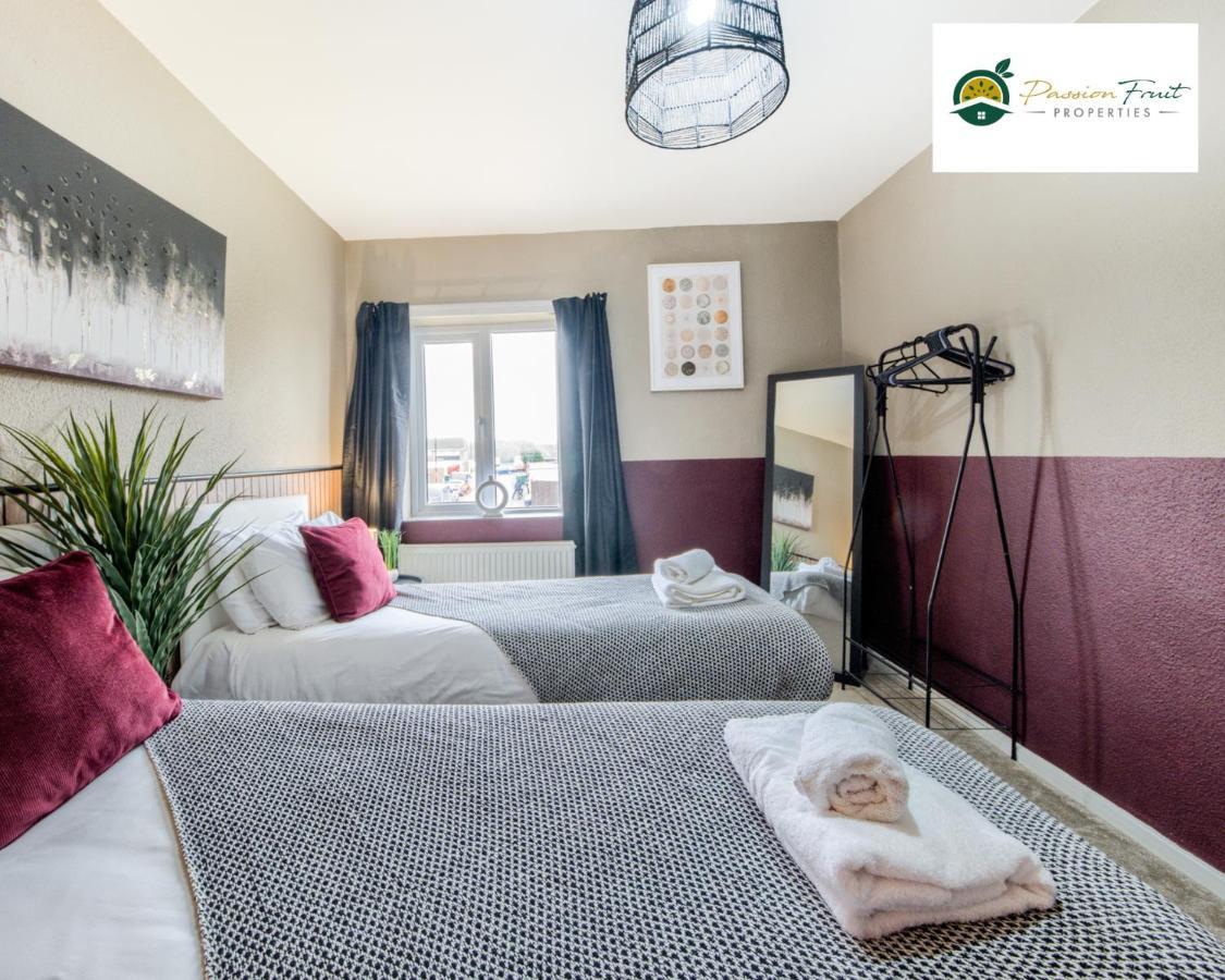3 Bedroom House With 5 Beds House By Passionfruit Properties Near Coventry City Centre - Bcc エクステリア 写真